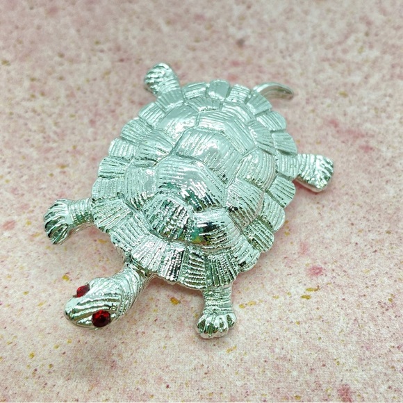 GERRY'S Silvertone Turtle Brooch Red Eyes - Picture 2 of 5
